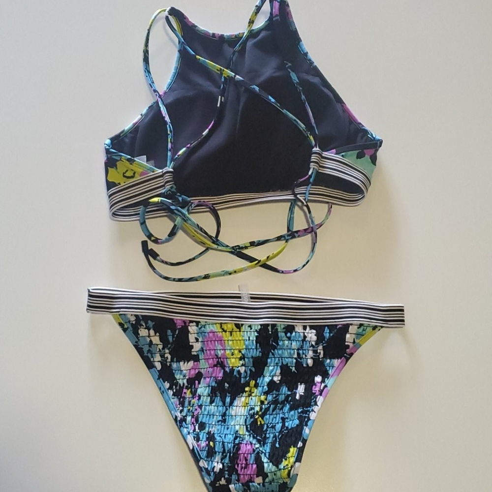 Lands End Bikini - Picture 4 of 5